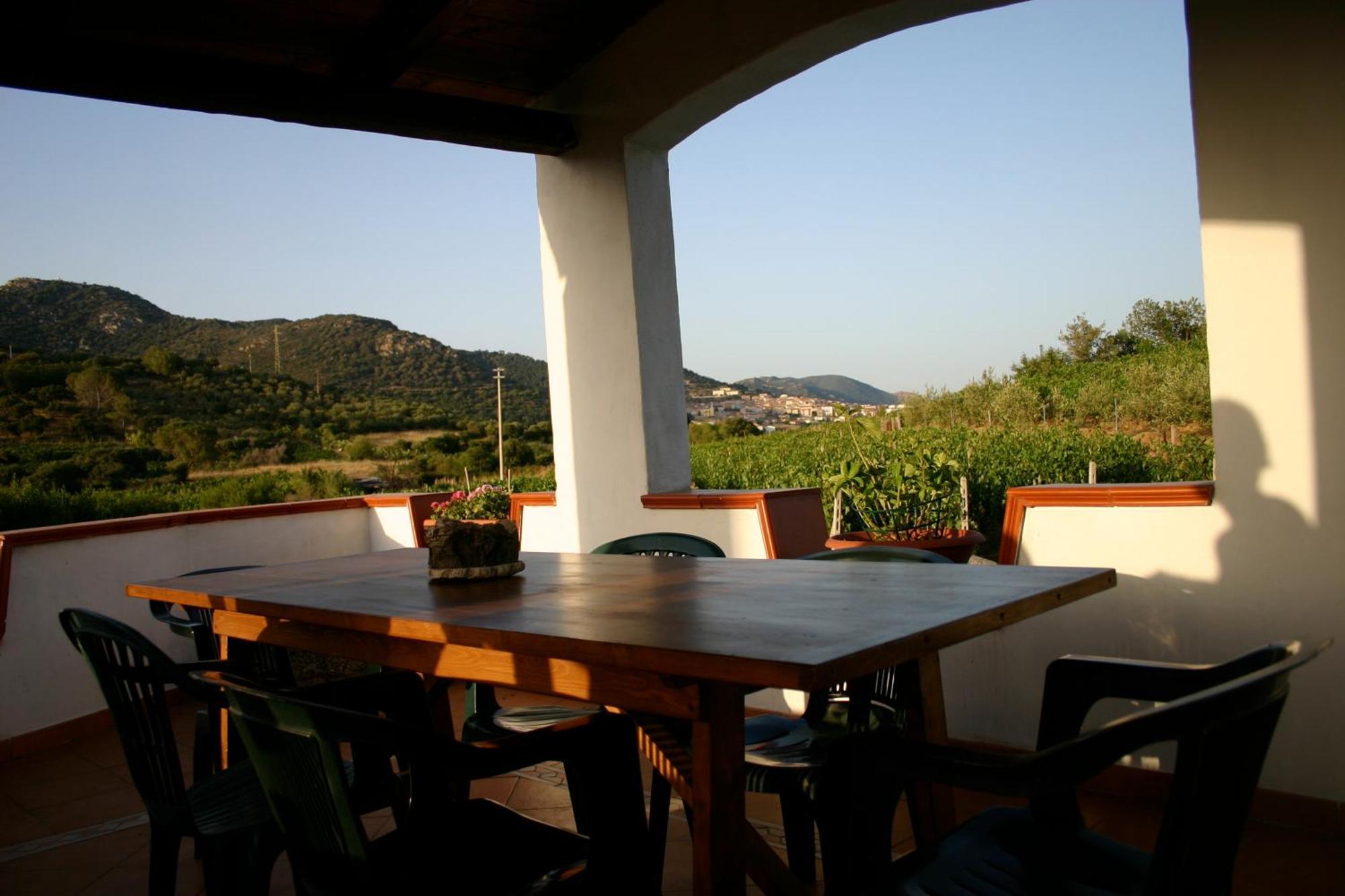 Agriturismo B&B Domo De Resteblas Berchidda Bagian luar foto