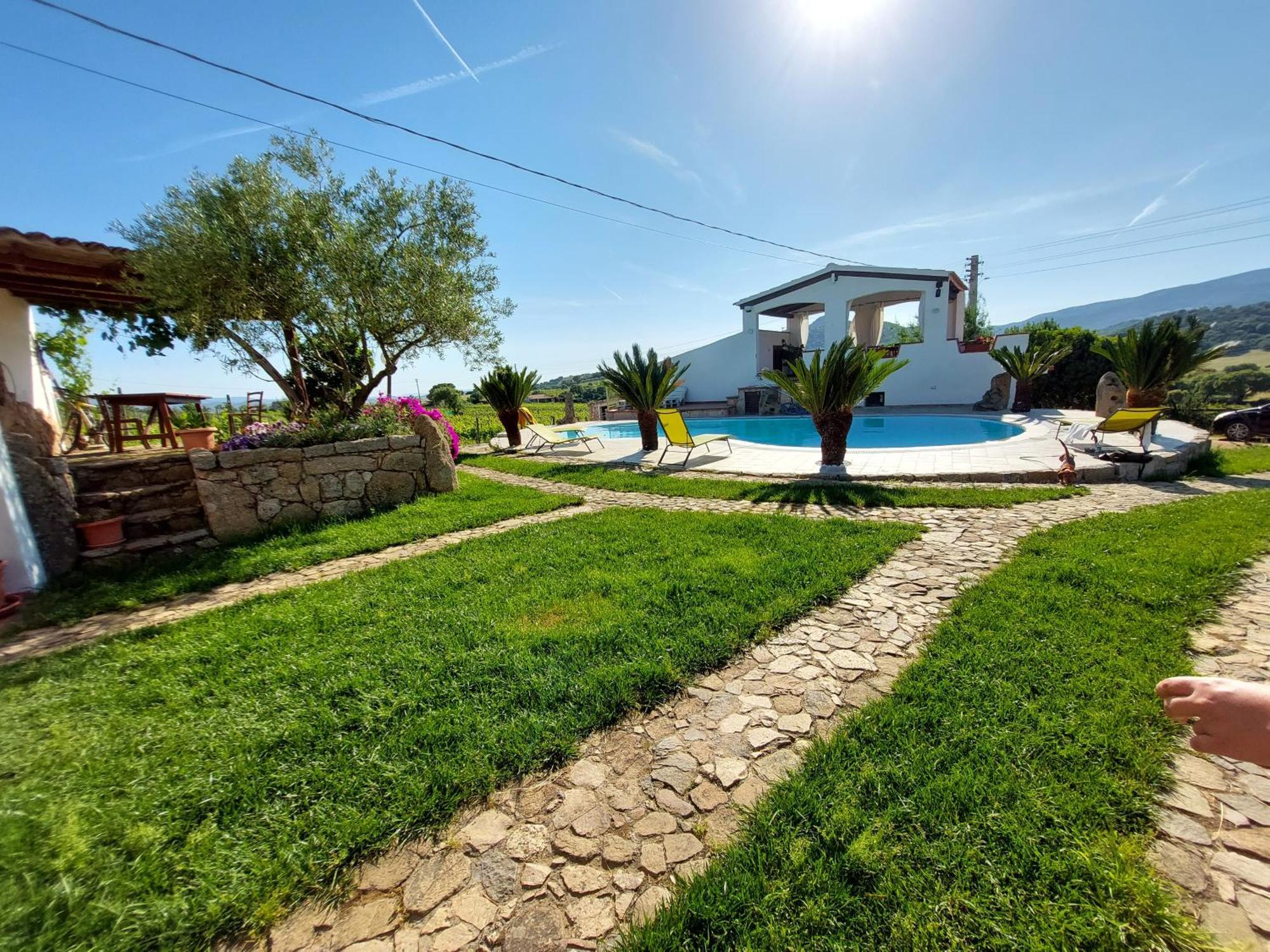 Agriturismo B&B Domo De Resteblas Berchidda Bagian luar foto