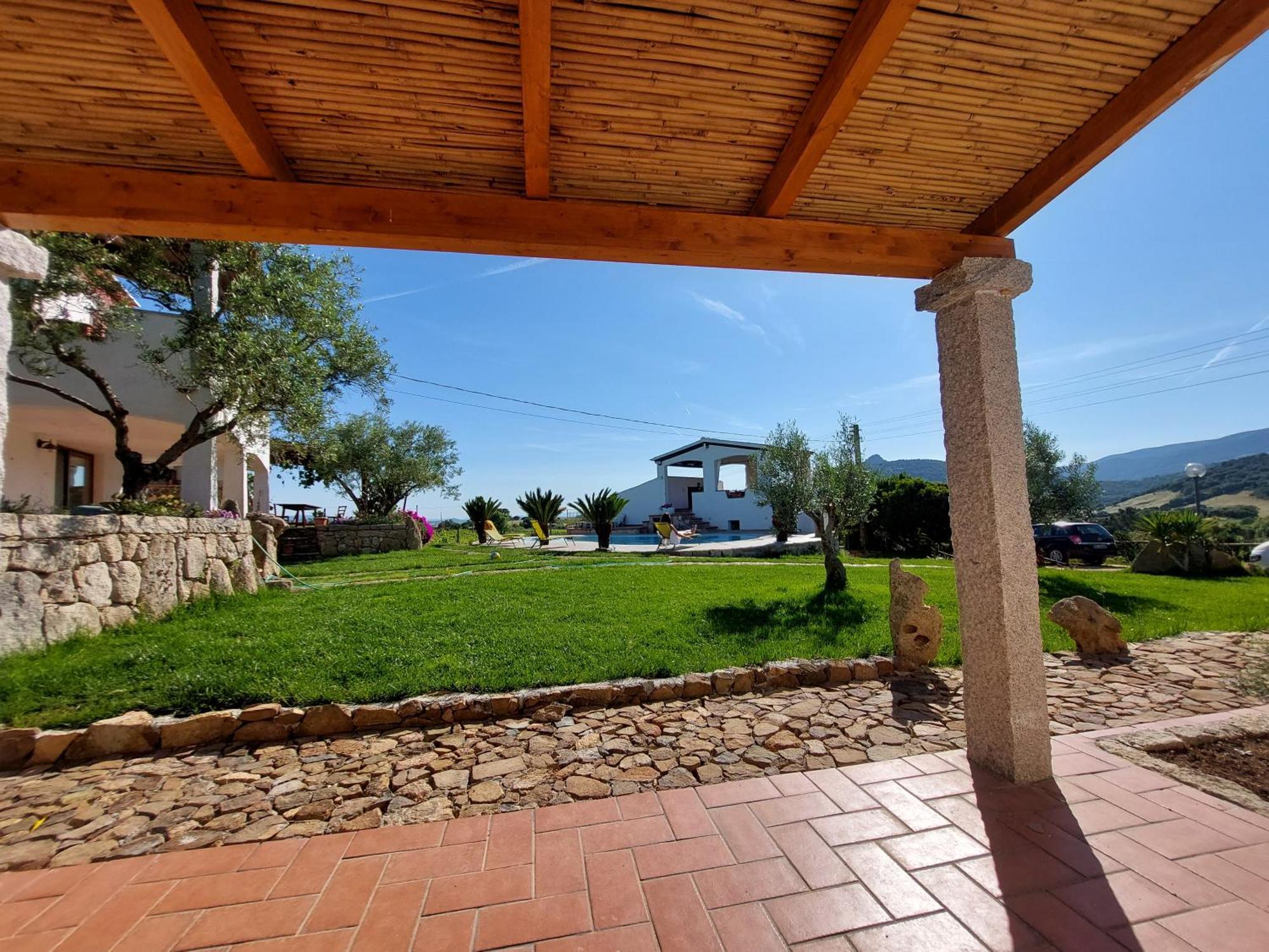 Agriturismo B&B Domo De Resteblas Berchidda Bagian luar foto