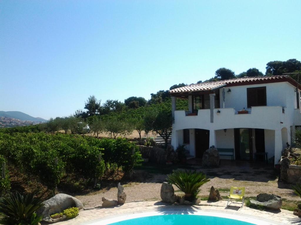 Agriturismo B&B Domo De Resteblas Berchidda Bagian luar foto