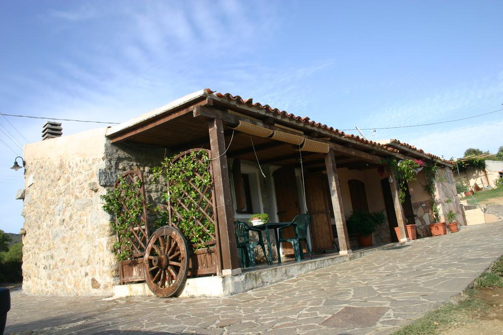 Agriturismo B&B Domo De Resteblas Berchidda Bagian luar foto